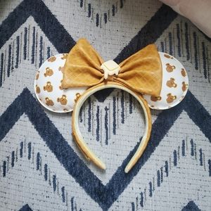 Disney World Mickey Waffle Minnie ears